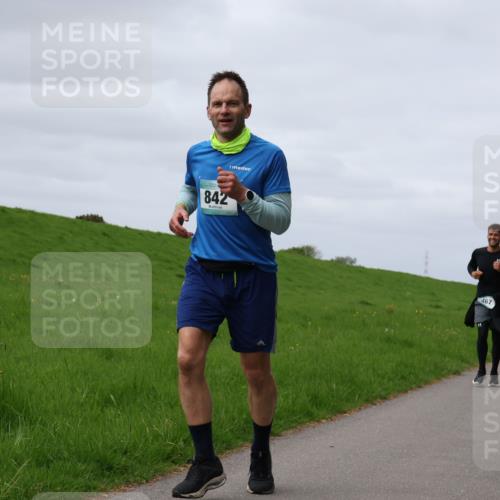 04.05.2025 - 8. Wedeler Halbmarathon Yannick Fuchs http://msf.ph/oto/7832812 04.05.2025 11:41:45 Laufen 842, 467, 233 meine-sportfotos.de