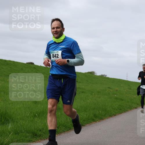 04.05.2025 - 8. Wedeler Halbmarathon Yannick Fuchs http://msf.ph/oto/7832817 04.05.2025 11:41:45 Laufen 842, 467 meine-sportfotos.de