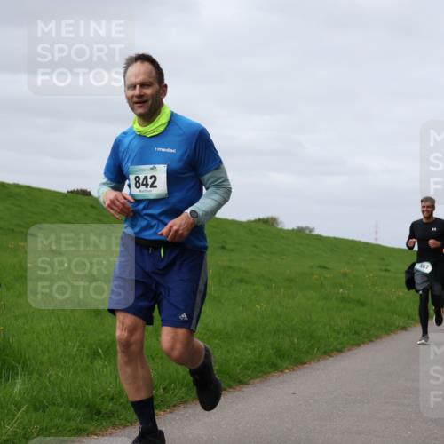 04.05.2025 - 8. Wedeler Halbmarathon Yannick Fuchs http://msf.ph/oto/7832821 04.05.2025 11:41:45 Laufen 842, 467 meine-sportfotos.de