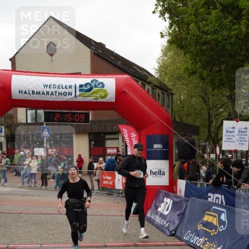 04.05.2025 - 8. Wedeler Halbmarathon Felixshl http://msf.ph/oto/7832832 04.05.2025 12:15:07 Ziel 271, 296, 601 meine-sportfotos.de