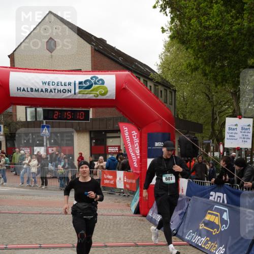 04.05.2025 - 8. Wedeler Halbmarathon Felixshl http://msf.ph/oto/7832865 04.05.2025 12:15:07 Ziel 271, 296, 601 meine-sportfotos.de