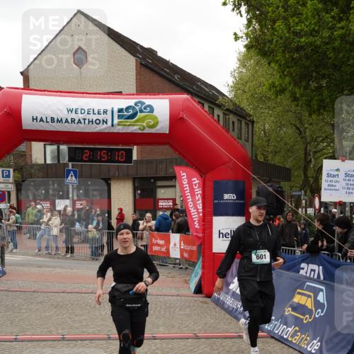 04.05.2025 - 8. Wedeler Halbmarathon Felixshl http://msf.ph/oto/7832876 04.05.2025 12:15:08 Ziel 271, 296, 601 meine-sportfotos.de