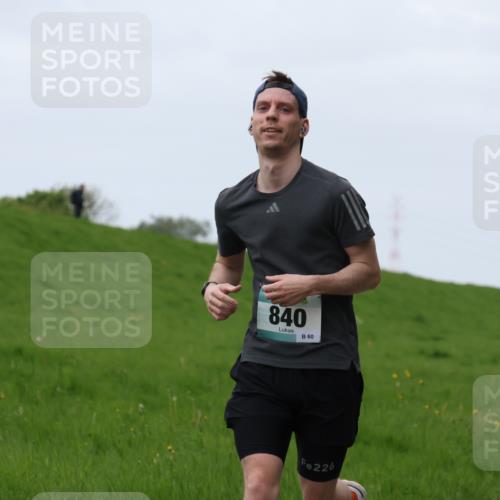 04.05.2025 - 8. Wedeler Halbmarathon Yannick Fuchs http://msf.ph/oto/7832882 04.05.2025 11:21:29 Laufen 840, 60, 226 meine-sportfotos.de