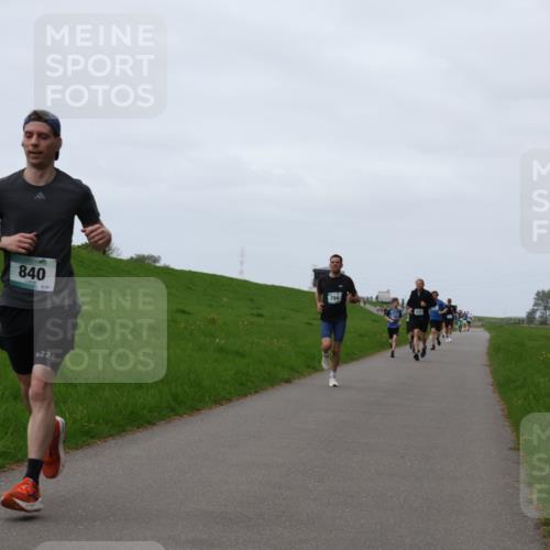 04.05.2025 - 8. Wedeler Halbmarathon Yannick Fuchs http://msf.ph/oto/7832926 04.05.2025 11:21:30 Laufen 840, 860, 2226 meine-sportfotos.de