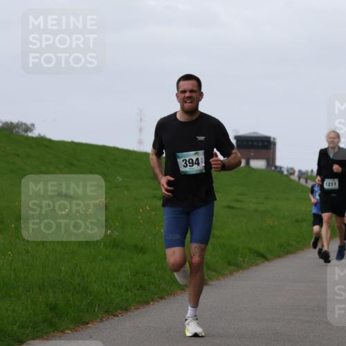 04.05.2025 - 8. Wedeler Halbmarathon Yannick Fuchs http://msf.ph/oto/7832974 04.05.2025 11:21:32 Laufen 394, 1211 meine-sportfotos.de