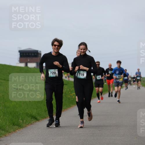 04.05.2025 - 8. Wedeler Halbmarathon Yannick Fuchs http://msf.ph/oto/7833076 04.05.2025 11:42:03 Laufen 720, 719 meine-sportfotos.de