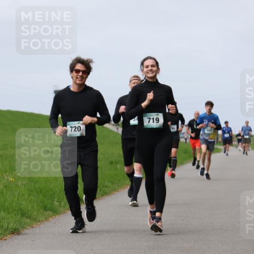 04.05.2025 - 8. Wedeler Halbmarathon Yannick Fuchs http://msf.ph/oto/7833080 04.05.2025 11:42:04 Laufen 34, 719, 720, 925 meine-sportfotos.de