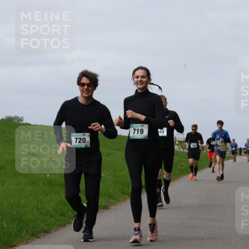 04.05.2025 - 8. Wedeler Halbmarathon Yannick Fuchs http://msf.ph/oto/7833142 04.05.2025 11:42:07 Laufen 720, 719, 43 meine-sportfotos.de