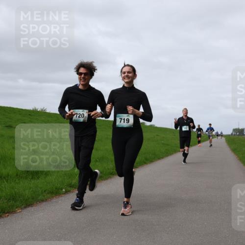 04.05.2025 - 8. Wedeler Halbmarathon Yannick Fuchs http://msf.ph/oto/7833216 04.05.2025 11:42:09 Laufen 720, 719 meine-sportfotos.de