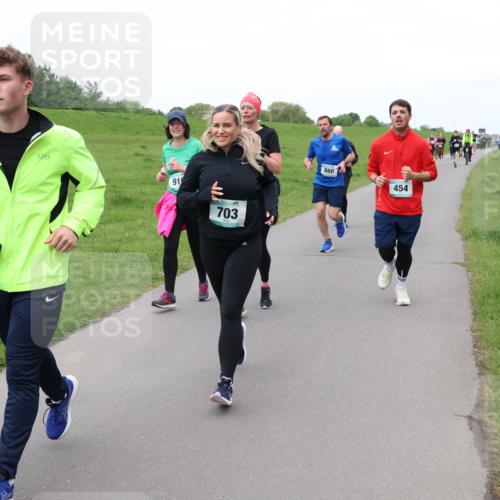 04.05.2025 - 8. Wedeler Halbmarathon Lena Gebhardt http://msf.ph/oto/7833234 04.05.2025 11:21:49 Laufen 91, 703, 860, 454 meine-sportfotos.de