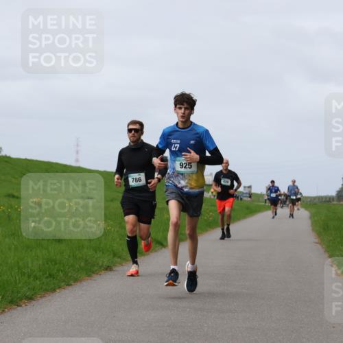 04.05.2025 - 8. Wedeler Halbmarathon Yannick Fuchs http://msf.ph/oto/7833292 04.05.2025 11:42:13 Laufen 786, 47, 925, 429 meine-sportfotos.de
