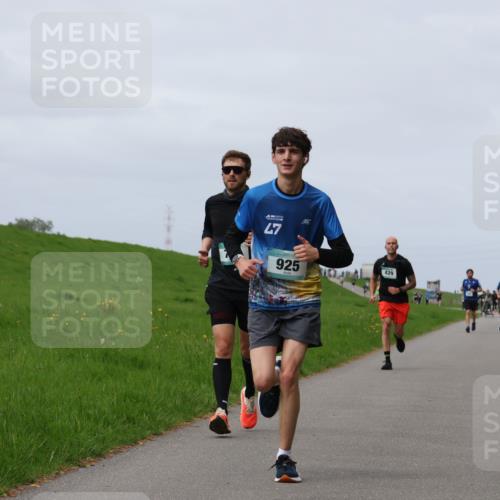 04.05.2025 - 8. Wedeler Halbmarathon Yannick Fuchs http://msf.ph/oto/7833313 04.05.2025 11:42:13 Laufen 47, 925, 429 meine-sportfotos.de