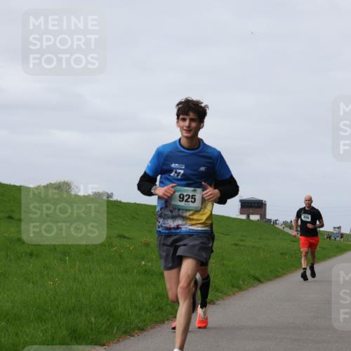 04.05.2025 - 8. Wedeler Halbmarathon Yannick Fuchs http://msf.ph/oto/7833332 04.05.2025 11:42:14 Laufen 1, 7, 925, 429 meine-sportfotos.de