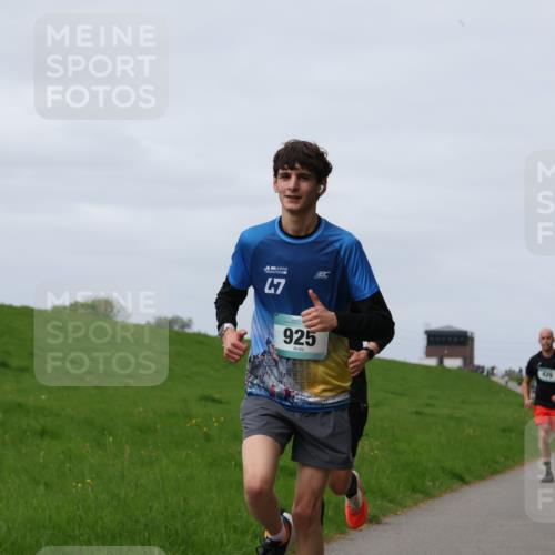 04.05.2025 - 8. Wedeler Halbmarathon Yannick Fuchs http://msf.ph/oto/7833339 04.05.2025 11:42:14 Laufen 47, 925 meine-sportfotos.de