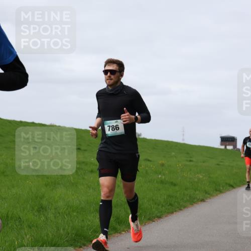 04.05.2025 - 8. Wedeler Halbmarathon Yannick Fuchs http://msf.ph/oto/7833373 04.05.2025 11:42:15 Laufen 925, 4, 2025, 786 meine-sportfotos.de