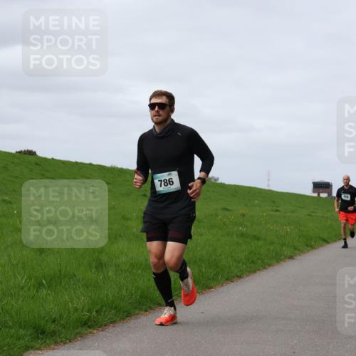 04.05.2025 - 8. Wedeler Halbmarathon Yannick Fuchs http://msf.ph/oto/7833380 04.05.2025 11:42:16 Laufen 786 meine-sportfotos.de