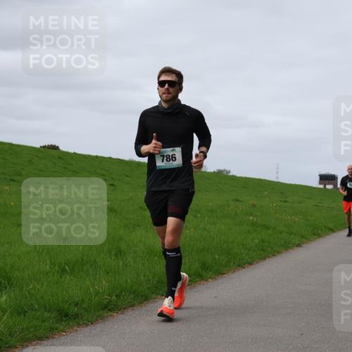 04.05.2025 - 8. Wedeler Halbmarathon Yannick Fuchs http://msf.ph/oto/7833385 04.05.2025 11:42:16 Laufen 786, 429 meine-sportfotos.de