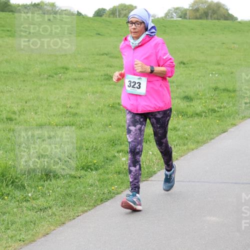 04.05.2025 - 8. Wedeler Halbmarathon Lena Gebhardt http://msf.ph/oto/7833406 04.05.2025 11:22:10 Laufen 323, 1060 meine-sportfotos.de