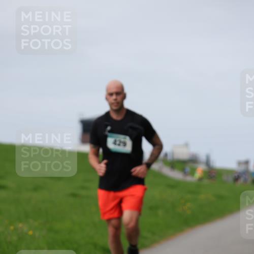 04.05.2025 - 8. Wedeler Halbmarathon Yannick Fuchs http://msf.ph/oto/7833421 04.05.2025 11:42:17 Laufen 429 meine-sportfotos.de