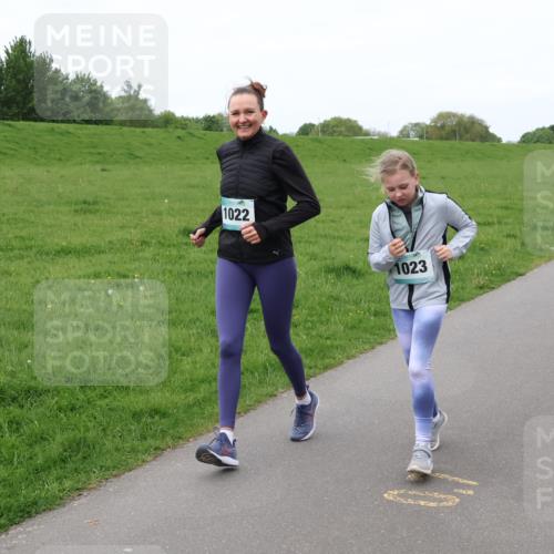 04.05.2025 - 8. Wedeler Halbmarathon Lena Gebhardt http://msf.ph/oto/7833458 04.05.2025 11:22:22 Laufen 1022, 1023, 823, 289 meine-sportfotos.de