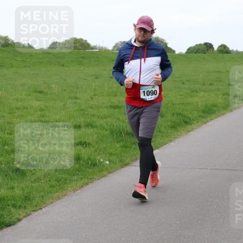 04.05.2025 - 8. Wedeler Halbmarathon Lena Gebhardt http://msf.ph/oto/7833482 04.05.2025 11:22:28 Laufen 1090, 8, 158, 1117, 1108 meine-sportfotos.de