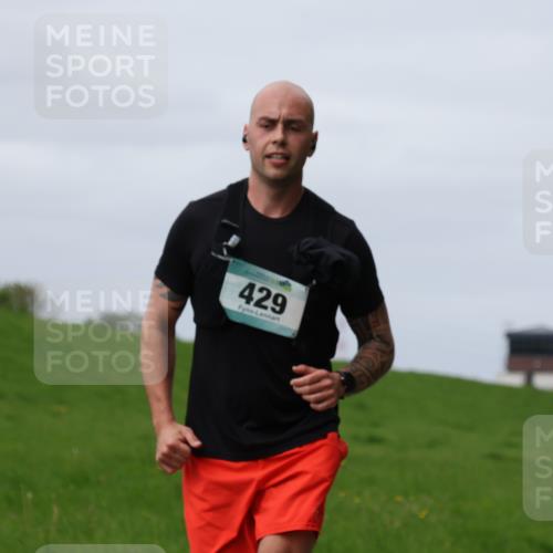 04.05.2025 - 8. Wedeler Halbmarathon Yannick Fuchs http://msf.ph/oto/7833483 04.05.2025 11:42:21 Laufen 429 meine-sportfotos.de