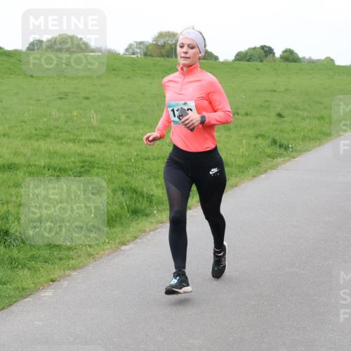 04.05.2025 - 8. Wedeler Halbmarathon Lena Gebhardt http://msf.ph/oto/7833507 04.05.2025 11:22:33 Laufen 351 meine-sportfotos.de
