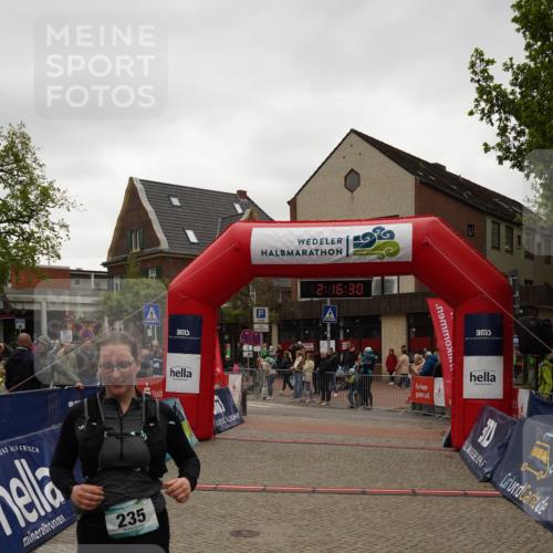 04.05.2025 - 8. Wedeler Halbmarathon Felixshl http://msf.ph/oto/7833527 04.05.2025 12:16:27 Ziel 235 meine-sportfotos.de