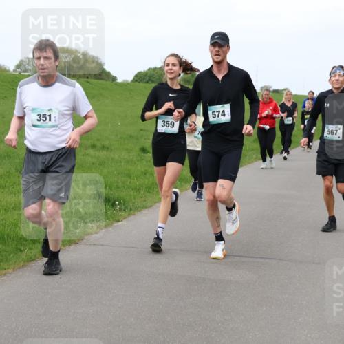 04.05.2025 - 8. Wedeler Halbmarathon Lena Gebhardt http://msf.ph/oto/7833535 04.05.2025 11:22:37 Laufen 359, 351, 574, 1152, 567 meine-sportfotos.de