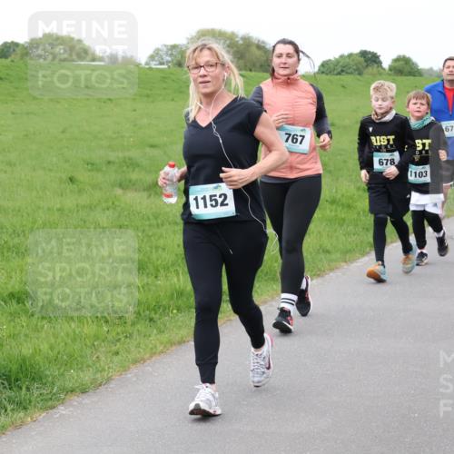 04.05.2025 - 8. Wedeler Halbmarathon Lena Gebhardt http://msf.ph/oto/7833570 04.05.2025 11:22:43 Laufen 1152, 767, 678, 1103, 679 meine-sportfotos.de
