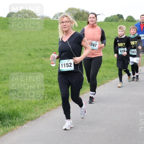 04.05.2025 - 8. Wedeler Halbmarathon Lena Gebhardt http://msf.ph/oto/7833574 04.05.2025 11:22:43 Laufen 1152, 767, 679, 678, 1103 meine-sportfotos.de