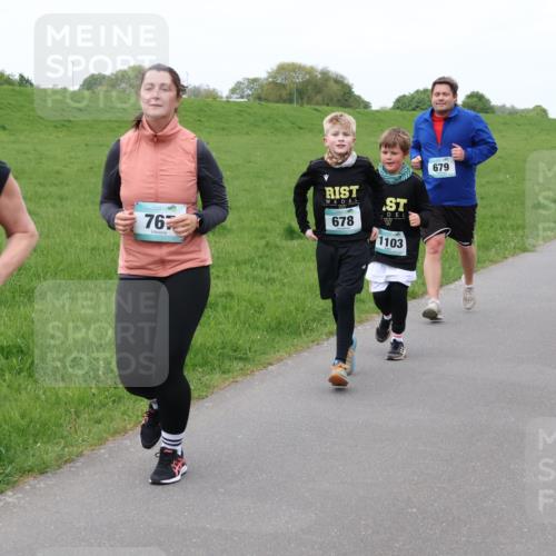 04.05.2025 - 8. Wedeler Halbmarathon Lena Gebhardt http://msf.ph/oto/7833586 04.05.2025 11:22:44 Laufen 1152, 76, 678, 1103, 679 meine-sportfotos.de
