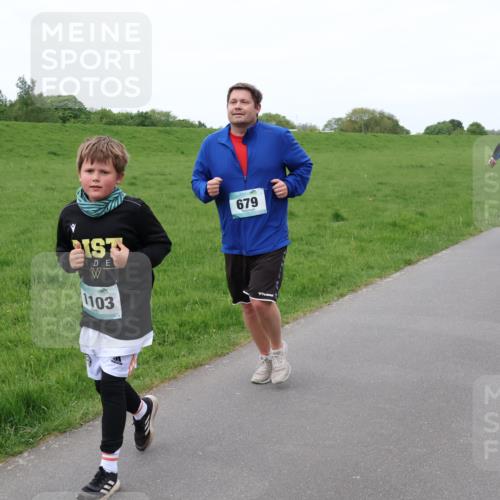 04.05.2025 - 8. Wedeler Halbmarathon Lena Gebhardt http://msf.ph/oto/7833603 04.05.2025 11:22:45 Laufen 56, 78, 1103, 679 meine-sportfotos.de