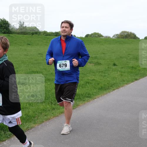 04.05.2025 - 8. Wedeler Halbmarathon Lena Gebhardt http://msf.ph/oto/7833607 04.05.2025 11:22:46 Laufen 103, 679, 1164 meine-sportfotos.de