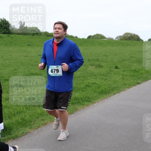 04.05.2025 - 8. Wedeler Halbmarathon Lena Gebhardt http://msf.ph/oto/7833612 04.05.2025 11:22:46 Laufen 103, 679, 64 meine-sportfotos.de