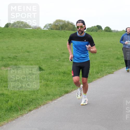 04.05.2025 - 8. Wedeler Halbmarathon Lena Gebhardt http://msf.ph/oto/7833616 04.05.2025 11:22:47 Laufen 64, 962, 20 meine-sportfotos.de