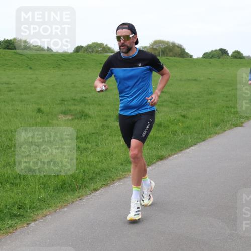 04.05.2025 - 8. Wedeler Halbmarathon Lena Gebhardt http://msf.ph/oto/7833624 04.05.2025 11:22:47 Laufen  meine-sportfotos.de