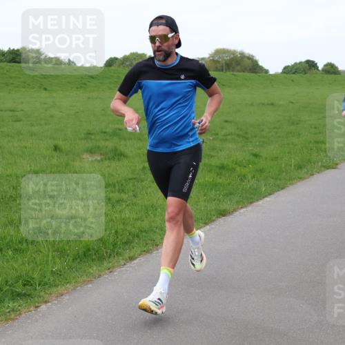04.05.2025 - 8. Wedeler Halbmarathon Lena Gebhardt http://msf.ph/oto/7833629 04.05.2025 11:22:47 Laufen  meine-sportfotos.de