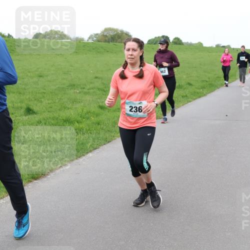 04.05.2025 - 8. Wedeler Halbmarathon Lena Gebhardt http://msf.ph/oto/7833646 04.05.2025 11:22:50 Laufen 236, 962 meine-sportfotos.de