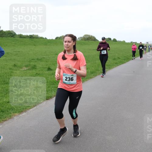 04.05.2025 - 8. Wedeler Halbmarathon Lena Gebhardt http://msf.ph/oto/7833654 04.05.2025 11:22:50 Laufen 64, 236, 962 meine-sportfotos.de