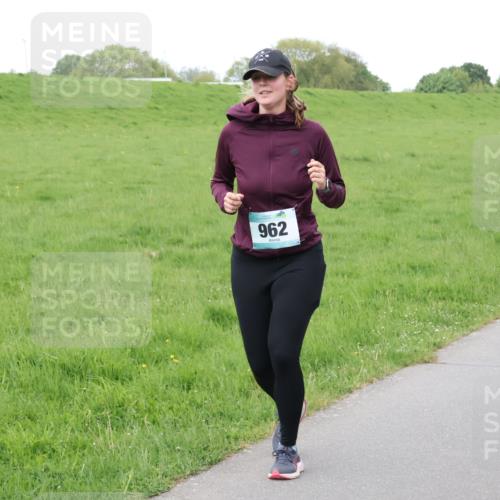 04.05.2025 - 8. Wedeler Halbmarathon Lena Gebhardt http://msf.ph/oto/7833658 04.05.2025 11:22:51 Laufen 962 meine-sportfotos.de