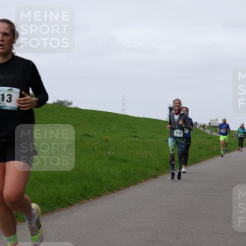 04.05.2025 - 8. Wedeler Halbmarathon Yannick Fuchs http://msf.ph/oto/7833659 04.05.2025 11:21:57 Laufen 513, 910 meine-sportfotos.de