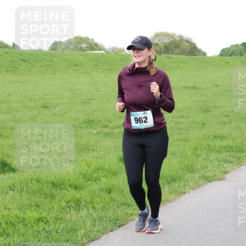 04.05.2025 - 8. Wedeler Halbmarathon Lena Gebhardt http://msf.ph/oto/7833661 04.05.2025 11:22:51 Laufen 962 meine-sportfotos.de