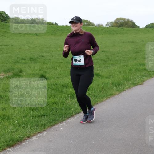 04.05.2025 - 8. Wedeler Halbmarathon Lena Gebhardt http://msf.ph/oto/7833667 04.05.2025 11:22:52 Laufen 962 meine-sportfotos.de