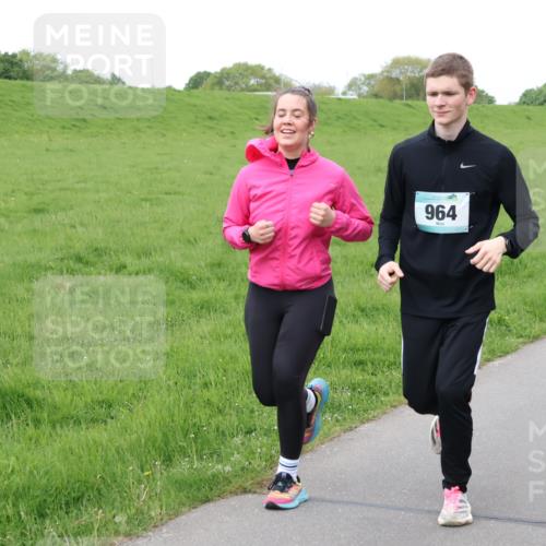 04.05.2025 - 8. Wedeler Halbmarathon Lena Gebhardt http://msf.ph/oto/7833690 04.05.2025 11:22:55 Laufen 964 meine-sportfotos.de