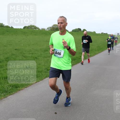 04.05.2025 - 8. Wedeler Halbmarathon Lena Gebhardt http://msf.ph/oto/7833726 04.05.2025 11:22:57 Laufen 399, 846 meine-sportfotos.de