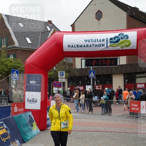 04.05.2025 - 8. Wedeler Halbmarathon Felixshl http://msf.ph/oto/7833729 04.05.2025 12:16:59 Ziel 716 meine-sportfotos.de