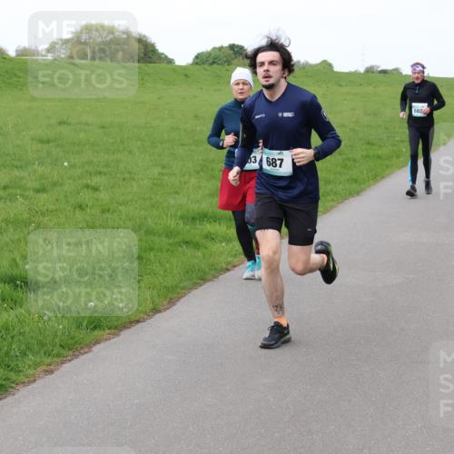 04.05.2025 - 8. Wedeler Halbmarathon Lena Gebhardt http://msf.ph/oto/7833775 04.05.2025 11:23:05 Laufen 3, 687, 102 meine-sportfotos.de
