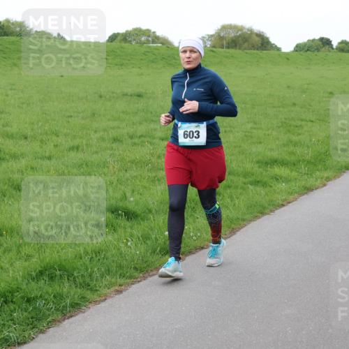 04.05.2025 - 8. Wedeler Halbmarathon Lena Gebhardt http://msf.ph/oto/7833796 04.05.2025 11:23:06 Laufen 603, 1027 meine-sportfotos.de