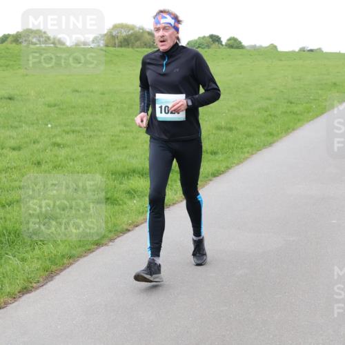 04.05.2025 - 8. Wedeler Halbmarathon Lena Gebhardt http://msf.ph/oto/7833814 04.05.2025 11:23:08 Laufen 10, 311 meine-sportfotos.de
